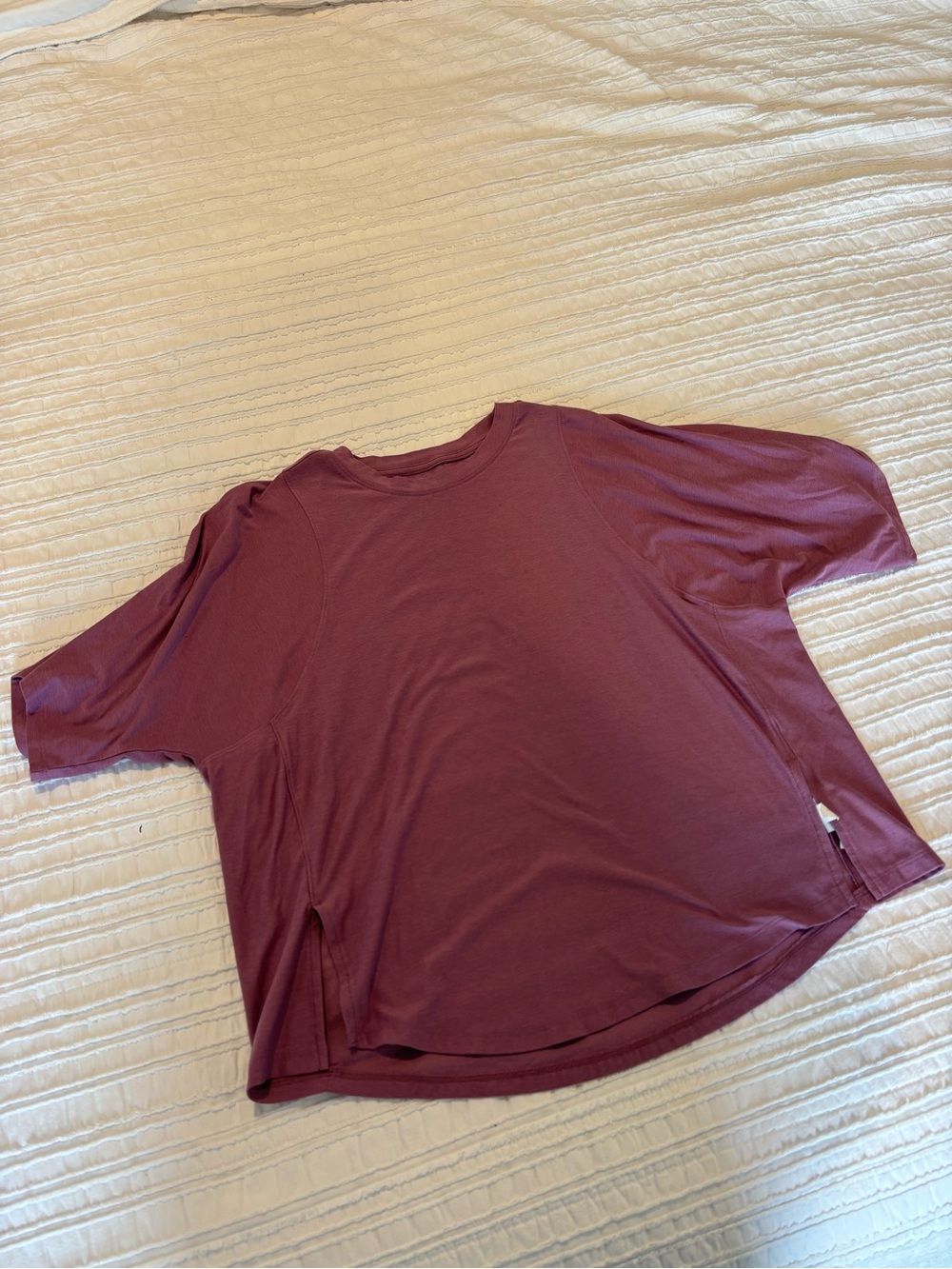 Old navy cloud motion side slit mauve tee in Size large